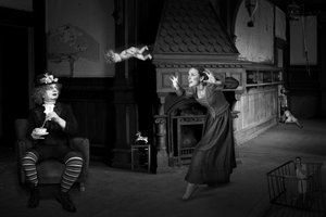 Surrealistinen synkkä draama tekijältä Christine von Diepenbroek