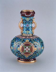 Nuken maljakko koristeltu cloisonnea jäljittelemällä, Minton & Co, n. 1870 (posliini) tekijältä Christopher Dresser