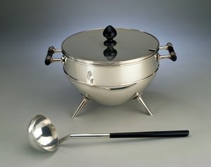 Huonekalut ja erilaiset esineet 1100- ja 1300-luvuilta