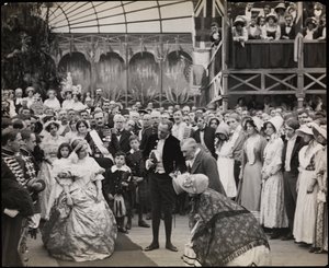 Still elokuvasta "Sixty Years a Queen", n. 1914 (b/w kuva) tekijältä Company Byron