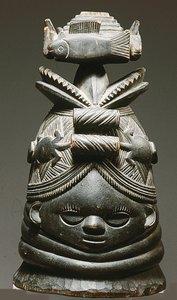 Mende kypärämaski (puinen)