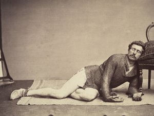 Mies Chainmail Tunikassa poseeraa kuolevana sotilaana, n. 1863. tekijältä Constant Delessert