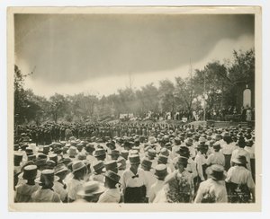 Valmistuminen Tuskegee-instituutissa, noin 1916-18 (s/w-kuva). tekijältä Cornelius Marion Battey