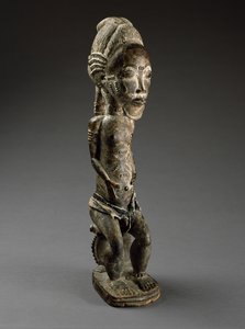 Nature Spirit (asie usu), Norsunluurannikko, 1800-luvun loppu (puu, uhritarvikkeet, puuvillakankaat ja helmet) tekijältä Culture Baule