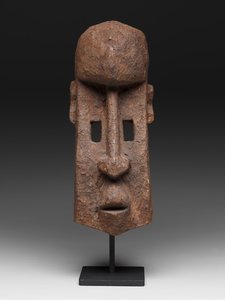Metsästäjän naamio (dannana), 1900-luvun alkupuolelta puoliväliin (puuta ja kuoritusta) tekijältä Culture Dogon