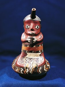 Musiikkikohteen antropomorfinen alus, Peru (monivärinen terrakotta)