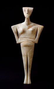 Art of Cyclades: "" naishahmo""" marmori-idoli Syrosilta. 3000 eaa. Kykladien sivilisaatio (-3200–2000) Su. 46 cm Athenes, Kansallinen arkeologinen museo - Naisjumala, Syrosista - Marmoriveistos (K. 46 cm), kykladien kulisaatio, n. 3000 eKr. - Nati tekijältä Cycladic