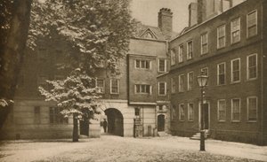 "Cubles of the Quiet Other Court in Staple Inn at Holborn", n. 1935. tekijältä Cyril Ellis