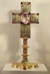 Paavi Urbanus V:n (1310-70) 1368-78 pyhäinjäännösristi (kulta, kristalli ja jalokivet)