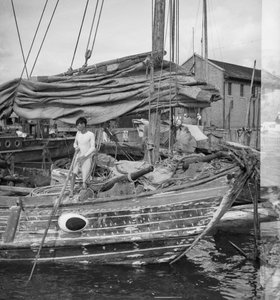 Swatow-kauppias-tyyppisen romun keulan oikeanpuoleinen keula lähikuvassa Kowloonissa, Hongkongissa.