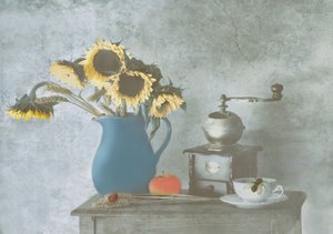 Maalaishenkinen auringonkukka-asetelma tekijältä Delphine Devos