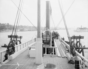 Höyrylaiva Clermont, kansi, näkymä perään, 1909. tekijältä Detroit Publishing Co.