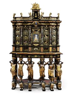 Ludvig XIV:n telinekaappi (kullattu pronssi, pietra dura, kilpikonnankuori, saarni, ebonoitu ja kultakullattu) (katso myös 1766356-7) tekijältä Domenico and Gobelins workshop (attr. to) Cucci