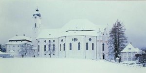 Näkymä Wieskirchelle lumessa (kuva) tekijältä Dominikus Zimmermann