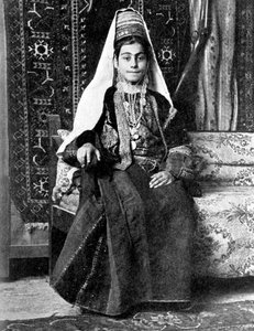 Kristitty nainen hääpuvussa, Palestiina, 1936.