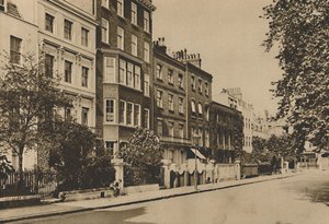 Kensington Square, joka säilyttää edelleen kahden vuosisadan rauhan, vuodelta 1935. tekijältä Donald McLeish