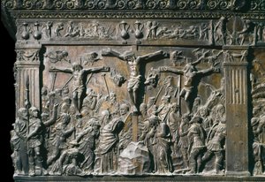 Jeesuksen Kristuksen kanssa ristiinnaulitun hyvän varkaan (Dismas) ja pahan varkaan (Gesmas) kuva. Vasemmanpuoleisen saarnatuolin matalareliefi, n. 1460.