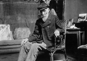Auguste Renoir (1841-1919), ranskalainen taidemaalari, työpajassaan Cagnes-on-Merissä (Alpes-Maritimes), noin 1907