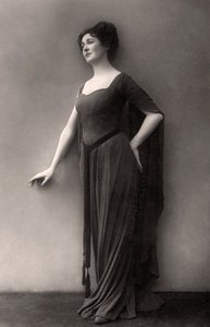 Miriam Clements, brittiläinen näyttelijä ja esiintyjä, 1910. tekijältä Dover Street Photo Studio