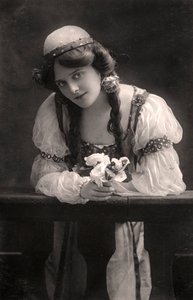 Maie Ash, näyttelijä, 1900-luku.