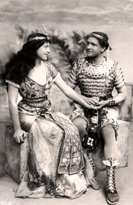 Ruth Vicent 1877-1955 ja Roland Cunningham kohtauksessa Amasisista 1900-luvun alussa.