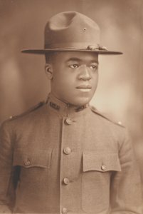 Luutnantti Charles J. Blackwoodin valokuvamuotokuva, 1914-1918. tekijältä Duce and McClymonds