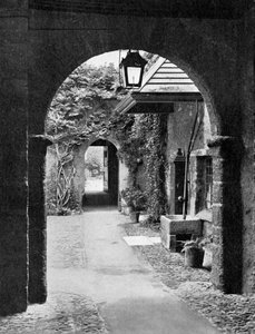 Vanha tuomioistuin Exeterin katedraalin alueella, Devonissa, 1924-1926