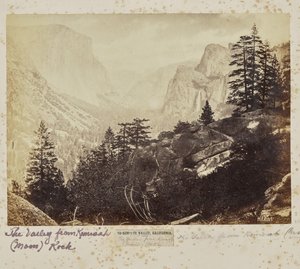 Yo-Sem-i-te Valley, Kalifornia. Laakso Komah (Kuu) -kalliolta