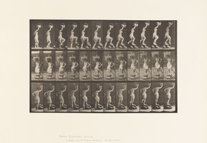 Levy 179. Astumassa kiven päälle ja yli, kori päässä tekijältä Eadweard Muybridge