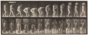 Levy 218. Kumartuminen ja koko Demijohnin nostaminen olkapäälle tekijältä Eadweard Muybridge