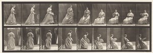 Lauta 240. Istuminen ja tuulettimen flirttailu tekijältä Eadweard Muybridge