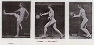 Ihmishahmo liikkeessä: Jalkapallon vaiheet (m/v kuva) tekijältä Eadweard Muybridge