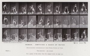 Ihmishahmo liikkeessä: Nainen tyhjentämässä vesialtaan (m/w kuva) tekijältä Eadweard Muybridge