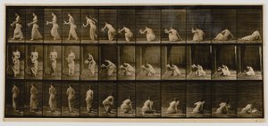 Nainen nousee istumasta maassa, kirjasta Animal Locomotion (Eläinten liikkuminen) tekijältä Eadweard Muybridge