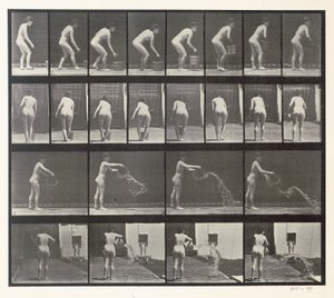 Nainen heittelee vesiämpäriä, levy 401 Animal Locomotionista, 1887 tekijältä Eadweard Muybridge