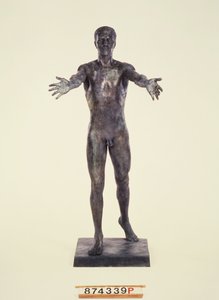 Eton Boy, "Here I Am", n. 1923 (pronssi) tekijältä Edgar Bertram Mackennal