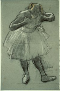 Tanssija kumartuu eteenpäin tekijältä Edgar Degas