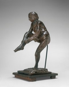 Tanssija pukeutuu sukkiinsa, 1890s1911. tekijältä Edgar Degas