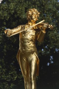 Muusikon patsas, Johann Straussin patsas, Wien, Itävalta tekijältä Edmund Ritter von Hellmer