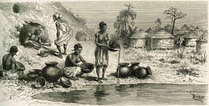 Naiset Koumakhanan kylässä pesevät kultaa, taustalla miehet etsivät kultaa maanalaisista gallerioista. Rioun kaiverrus havainnollistamaan komentaja Joseph Gallienin (1849-1916) tarinaa "Exploration du Haut-Niger (Haut-Niger)" (nykyinen Mali). tekijältä Edouard Riou