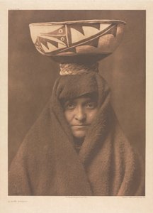 Salkku XVII, levy 614: Zuñi-nainen tekijältä Edward S. Curtis