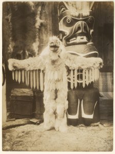 Ampiainen surisevalla surinalla karkottaa ne kaikki pois. tekijältä Edward S. Curtis