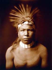 Mustat hiukset, intialainen, c. 1905, valokuva Edward S. Curtis tekijältä Edward Sheriff Curtis