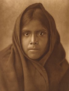 Qahatika Girl, n. 1907 (suurimuotoinen syväpaino) tekijältä Edward Sheriff Curtis