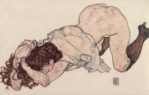 Polvillaan istuva tyttö, molemmat kyynärpäät tuettuna tekijältä Egon Schiele