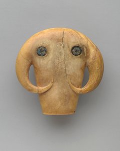 Amuletti häränpään muodossa, noin 3500-3100 eaa tekijältä Egyptian
