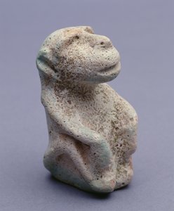 Paviaanipatsas, Hierakonpolisin temppelistä, pääesiintymästä, varhaisdynastinen kausi, 1.-2. dynastia (lasitettu fajanssi) (ks. myös 113908).