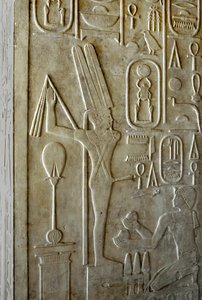 Egyptiläinen antiikki: hieroglyfi, joka kuvaa Ithyphallic Min -jumalaa, farao Sesostris I:n (1962-1928 eKr.) 12. dynastian valkoinen kappeli, pyhäkkö, joka rakennettiin Amon-jumalan kunnioittamiseksi. Karnakin temppelin ulkoilmamuseo Egyptissä.