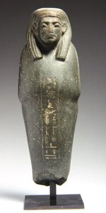 Ushabti-hahmo pappi Ra-s-hetep-ibille, Keski-valtakunta, noin 1950 eKr. (greywacke) tekijältä Egyptian 12th Dynasty