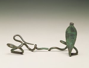 Ureuksen muotoinen sauva Ramesseumin haudasta 5, Thebes, Keski-valtakunta, 1773-1650 eKr. (kupariseos)